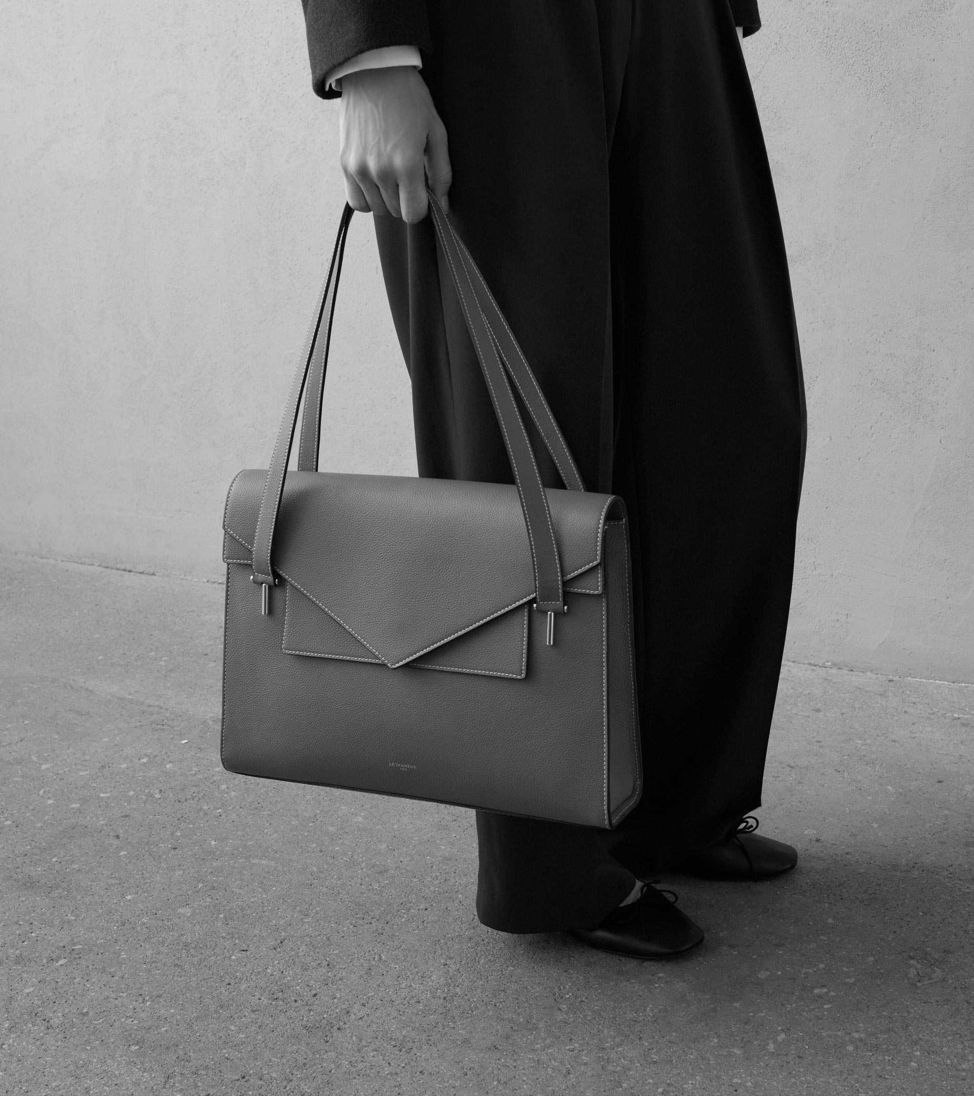 Porte documents double rabat porté épaule Emilie en cuir grainé