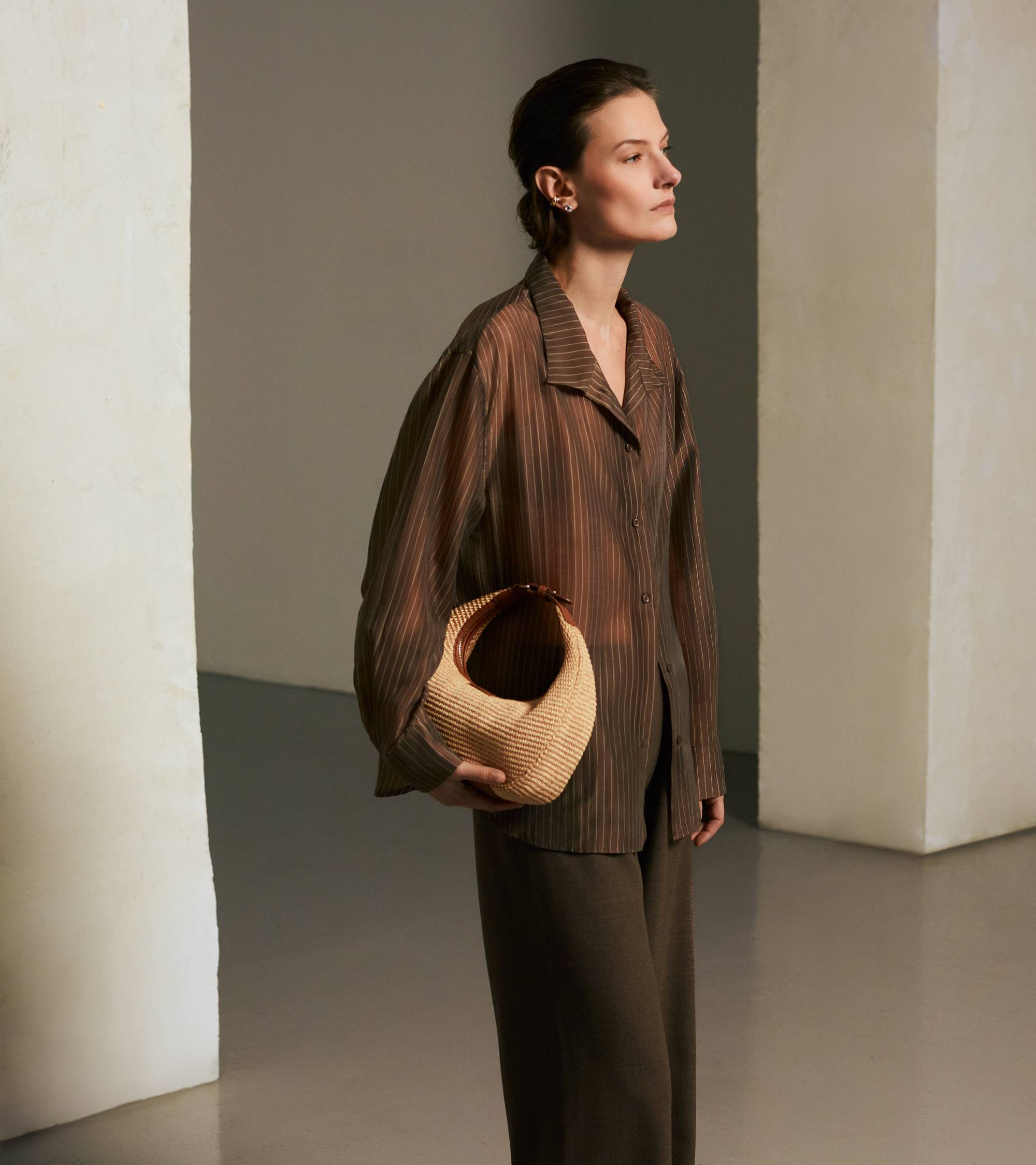 Bolso hobo pequeño Juliette con efecto de rafia y cuero liso