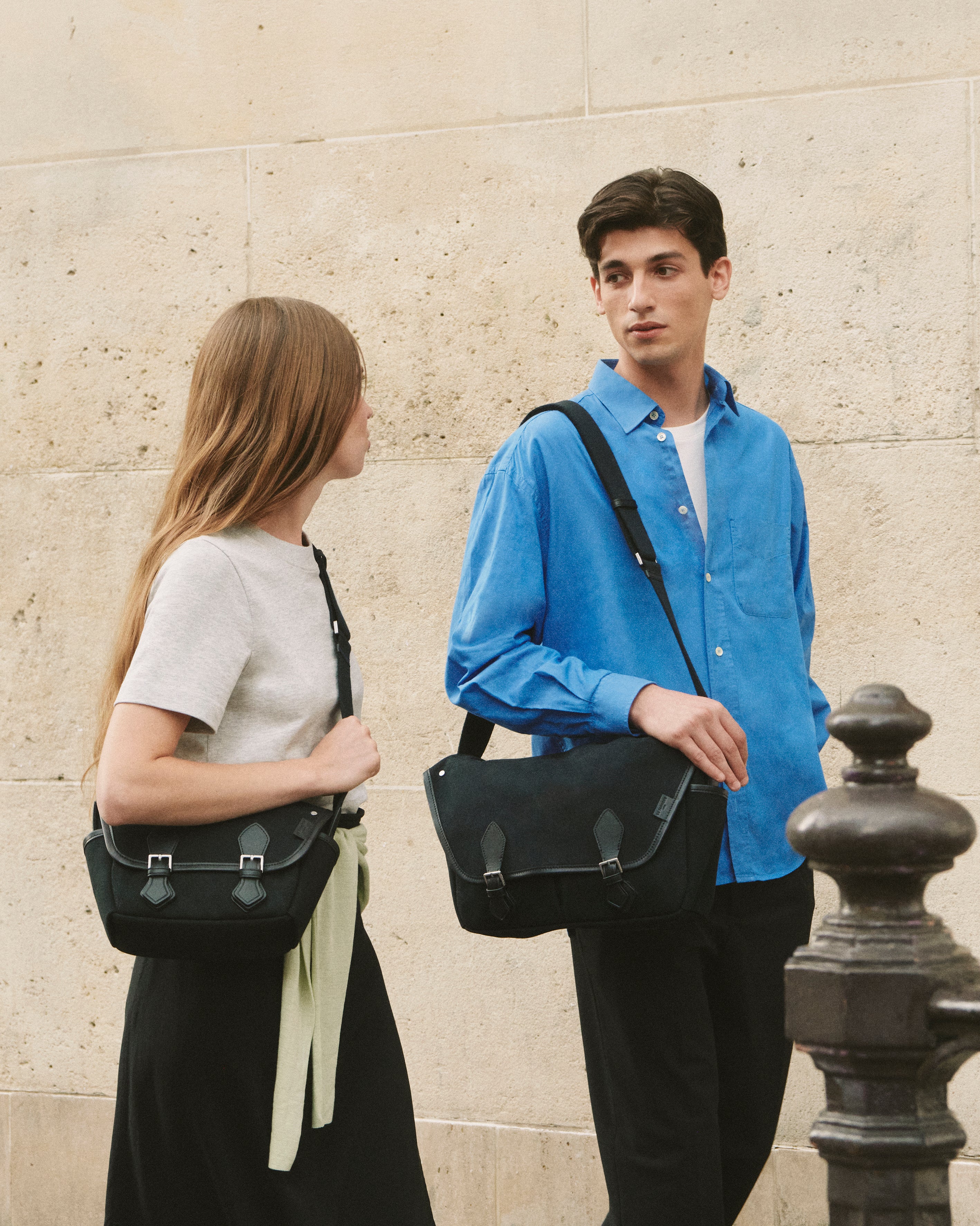 Bolso bandolera pequeño Solveig de lona de algodón y cuero liso