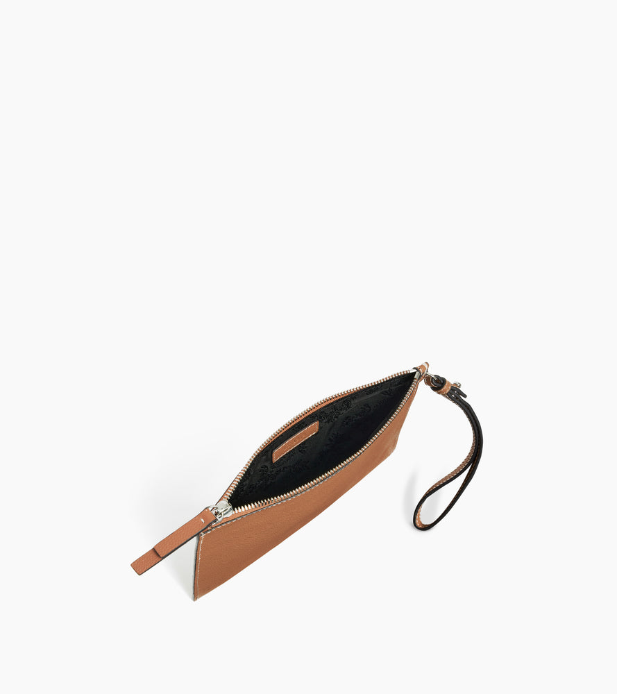 Clutch aus genarbtem Leder mit Reißverschluss und Handschlaufe