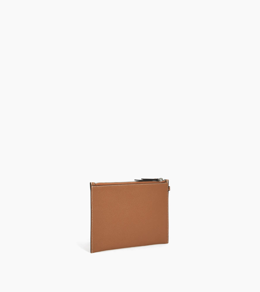 Clutch aus genarbtem Leder mit Reißverschluss und Handschlaufe