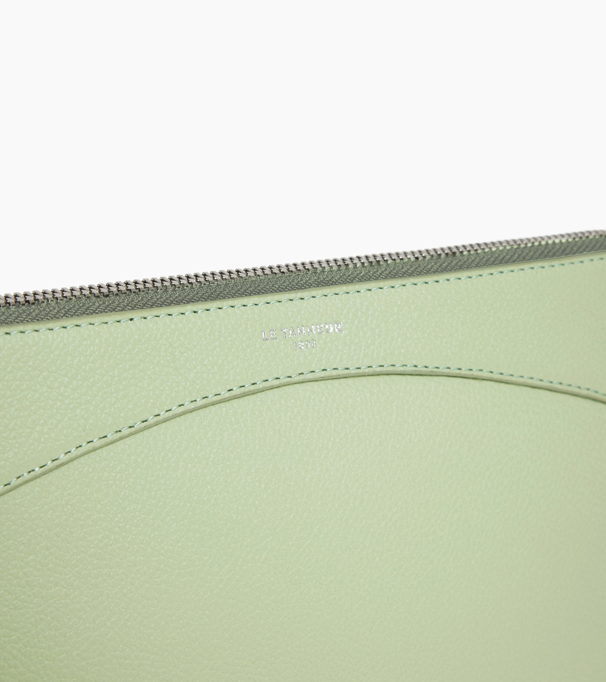 Bolso de mano con cremallera de cuero granulado
