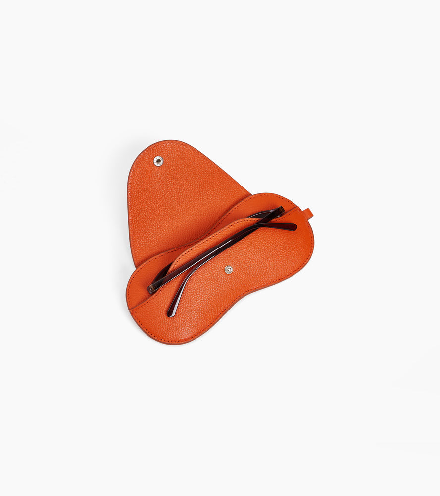 Estuche para gafas con abalorios de cuero granulado