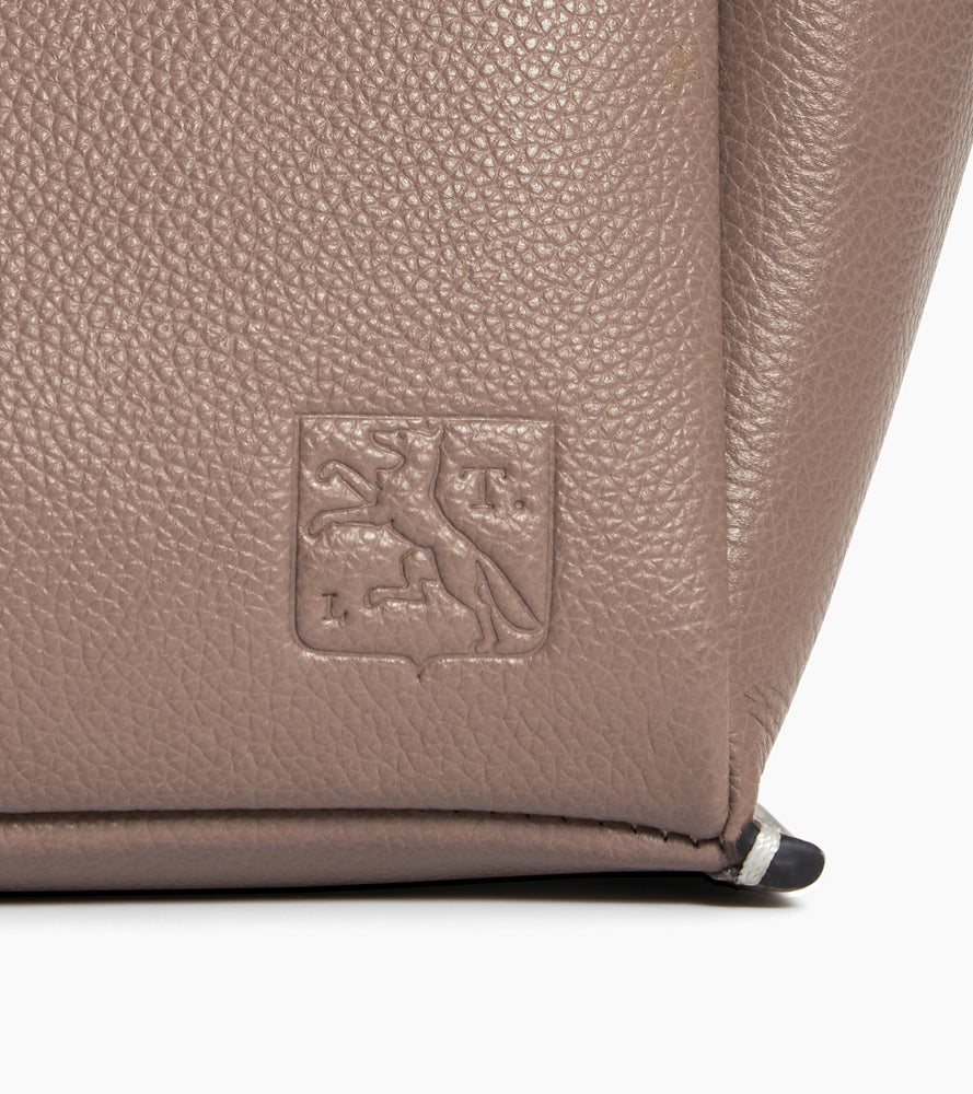 Kleine Elena Handtasche aus genarbtem Leder