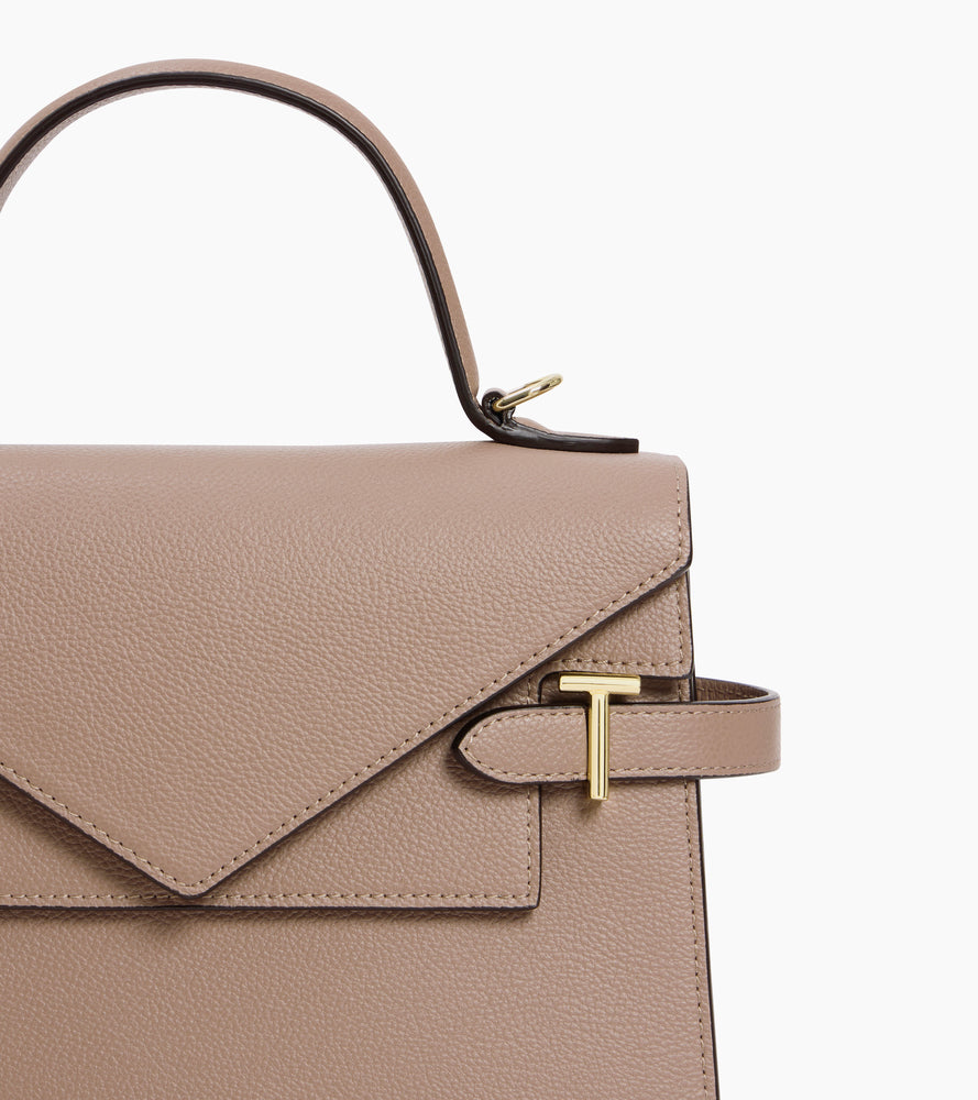 Mittelgroße Handtasche Emilie aus genarbtem Leder mit Doppelklappe