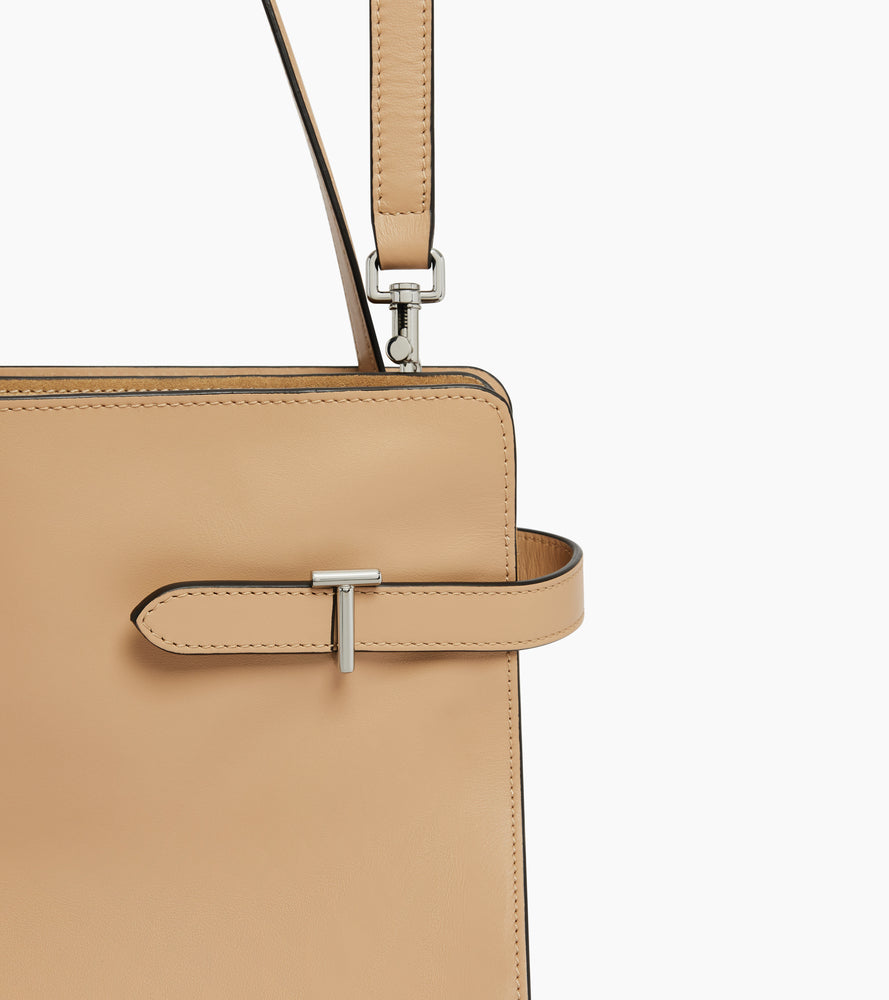 Bolsa de hombro grande modelo Emie en cuero liso y nobuk