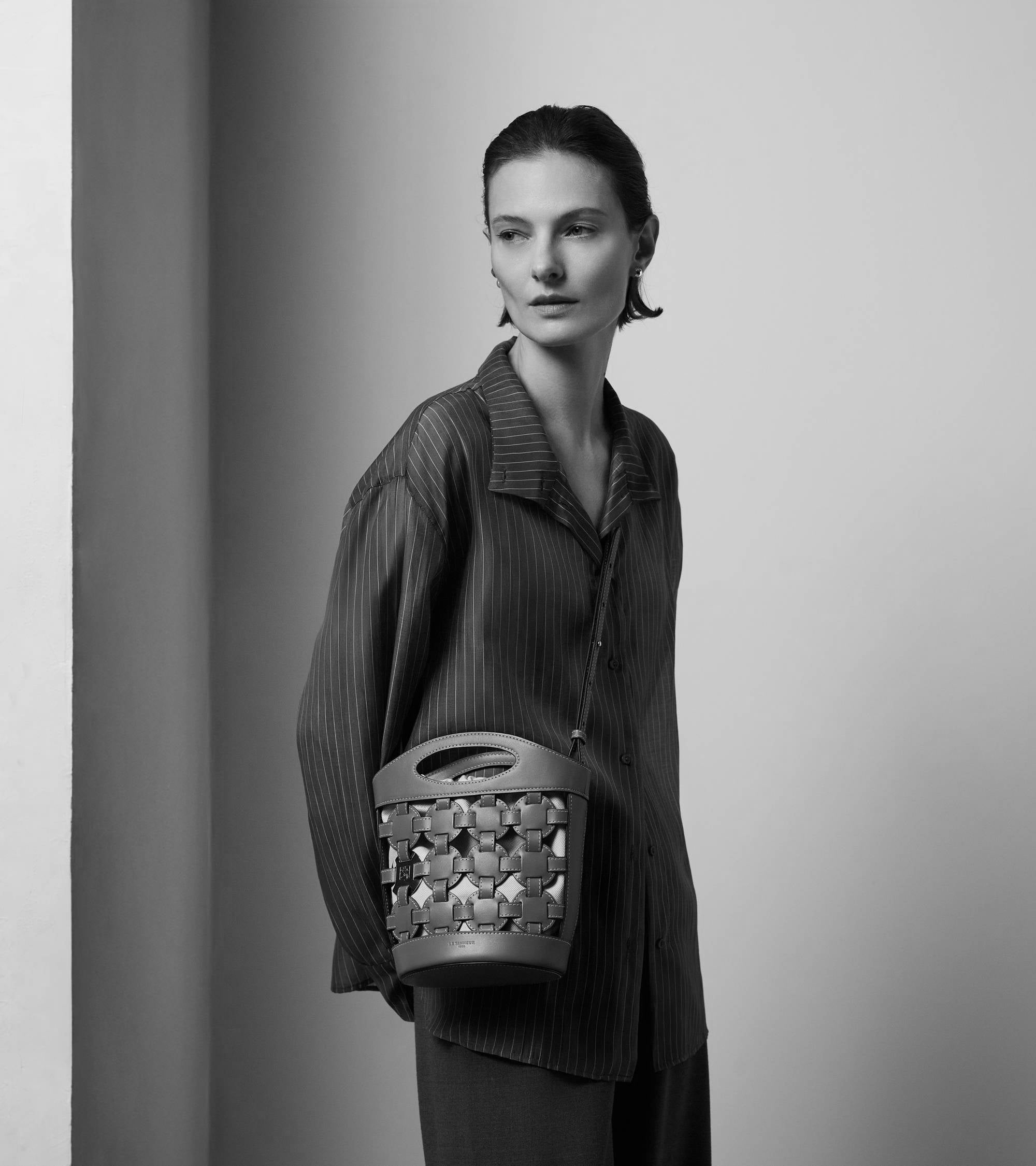 Bolso pequeño tipo cubo Le Potier en lona de algodón y cuero liso