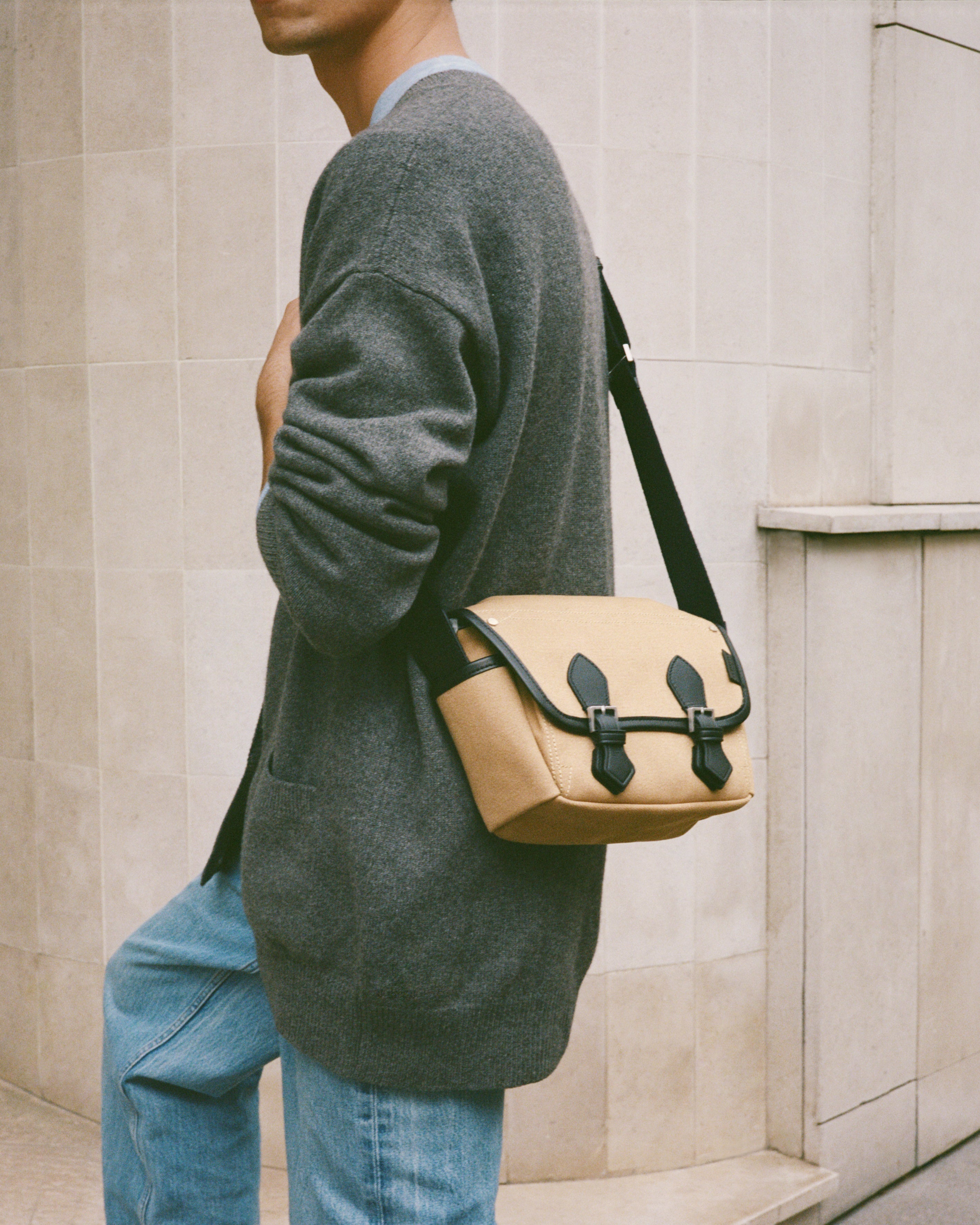 Bolso bandolera pequeño Solveig de lona de algodón y cuero liso